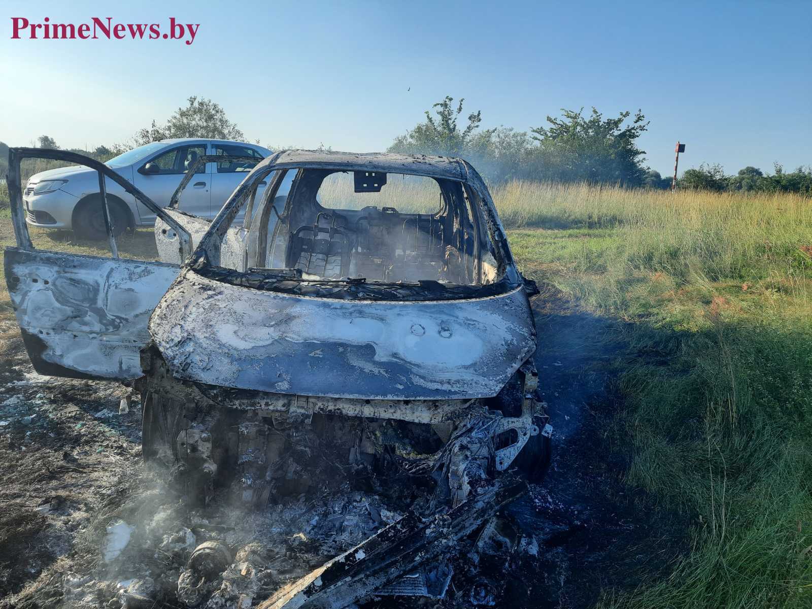 Под Речицей двое мужчин едва не сгорели в автомобиле - Prime News